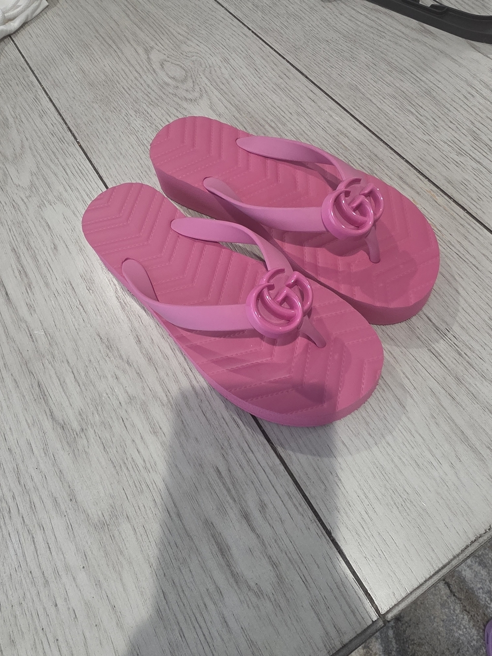 Gucci Pascar Hot Pink Embossed Logo Sandal Size 35